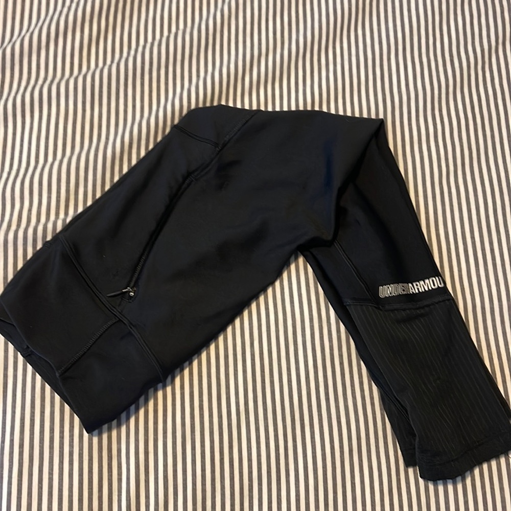 Under armor three-quarter athletic leggings